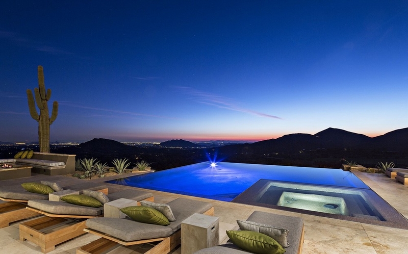 piscine de nuit - villa du desert par Tor Barstad -Scottsdale, Usa