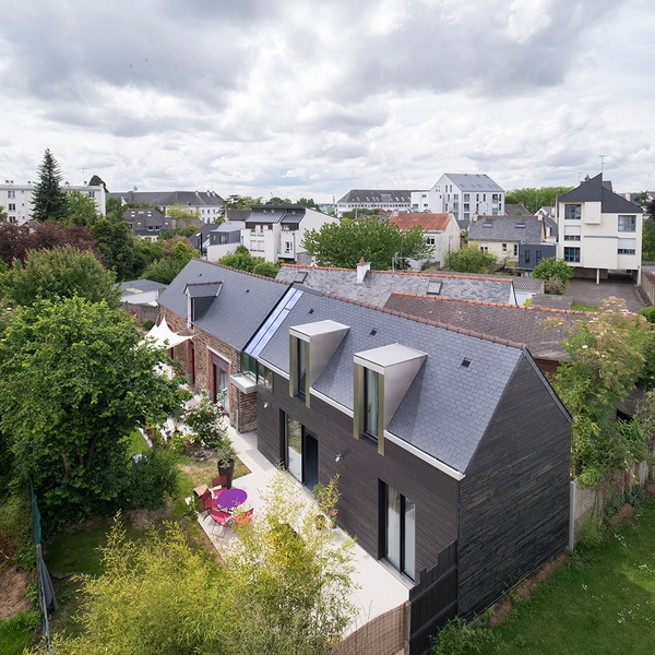 vue aérienne - maison entre deux par Clément Bacle - Rennes, France - photo Martin Argyroglo