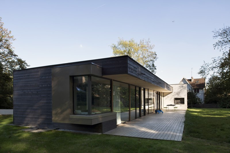 vue extérieure terrasse - War house par A+B architectes - Montmorency, France