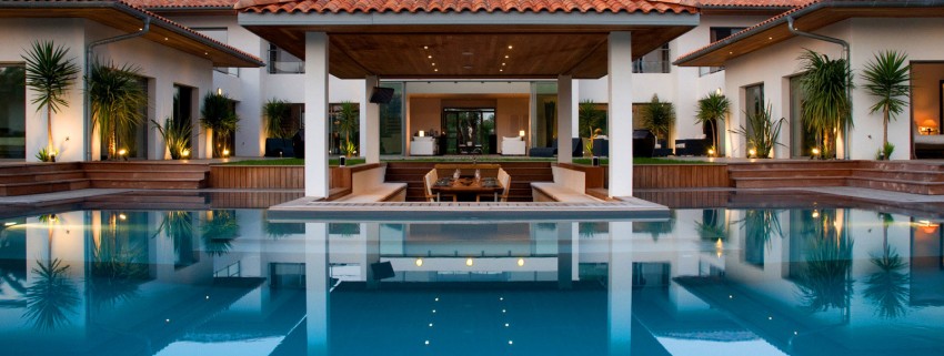 séjour au milieu de la piscine - Villa Hermitage - Arbonne, France