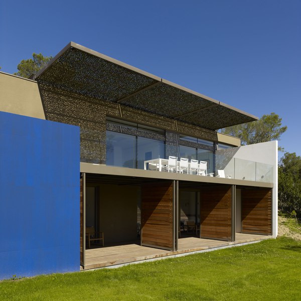 façade chambres et balcon - Villa T  par Boyer Percheron Assus architecture - Saint-Gély-du-Fesc, France