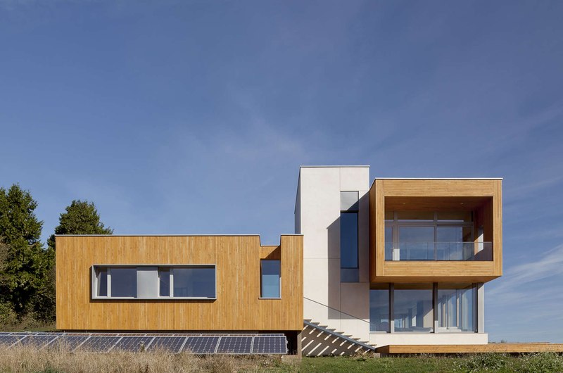 panneaux photovoltaïques façade terrasse - Karuna House par Holst Architecture - Newberg, OR, Usa