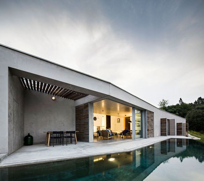 Façade terrasse & piscine - Contemporary-Rural-Home par Camarim Arquitectos - Gateira, Portugal